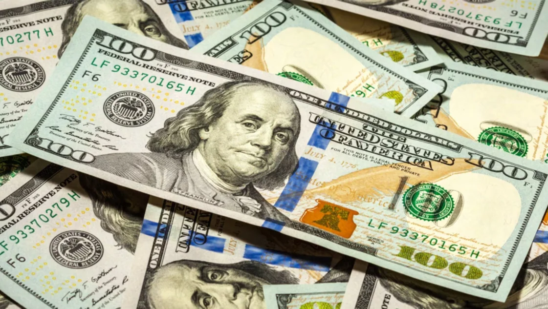 En el segundo día sin cepo, a cuánto cotizaron el dólar oficial y el blue en Bahía Blanca En el segundo día sin cepo, a cuánto cotizaron el dólar oficial y el blue en Bahía Blanca