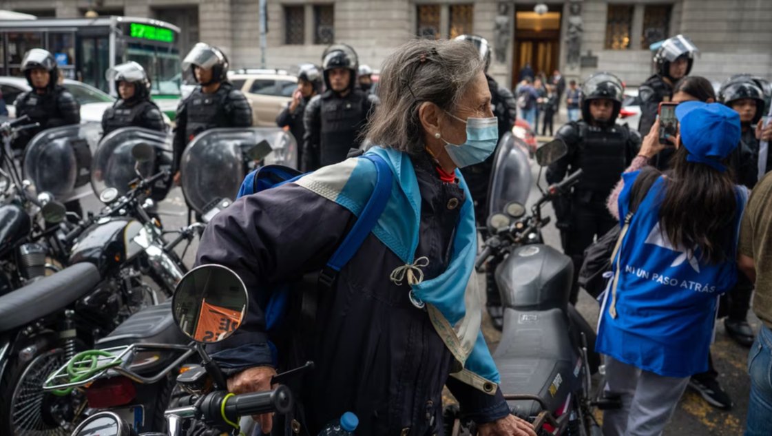 Marcha de los jubilados: otra vez se registran incidentes con efectivos de la Policía Federal Marcha de los jubilados: otra vez se registran incidentes con efectivos de la Policía Federal