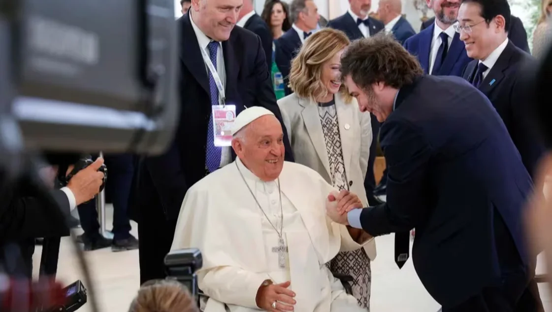 Javier Milei y el gobierno argentino lamentaron el fallecimiento del papa Francisco