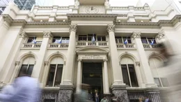 El Banco Central ya ofrece comprar dólares a $1.000: cuál es la audaz jugada del Gobierno