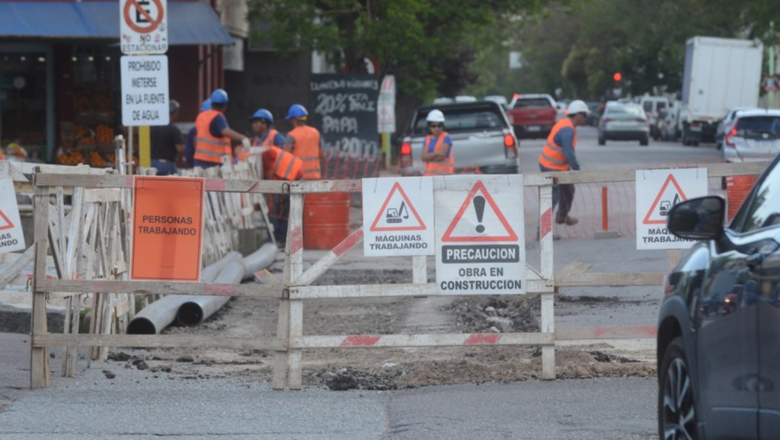 Por obras de ABSA, vecinos de Villa Mitre se encuentran sin agua