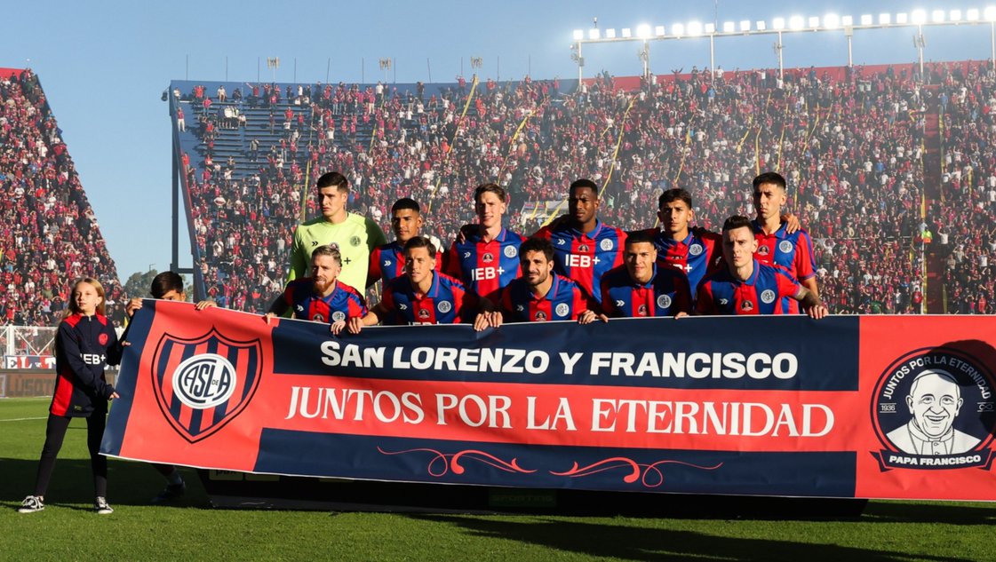 "El Papa es de Boedo": San Lorenzo homenajeó a Francisco y, también, repudió a Moretti