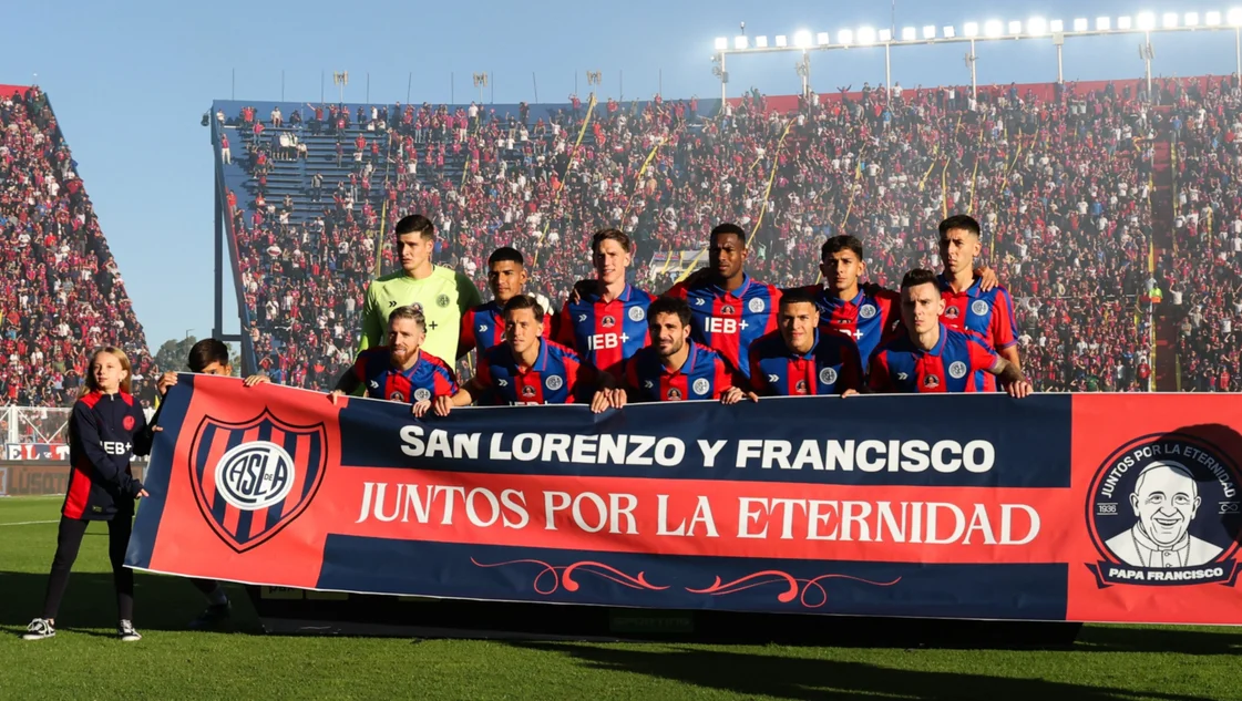 "El Papa es de Boedo": San Lorenzo homenajeó a Francisco y, también, repudió a Moretti