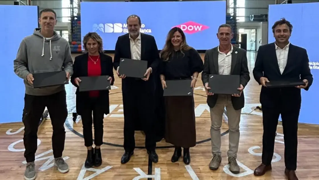 Dow y el Municipio de Bahía Blanca entregaron 350 notebooks a escuelas públicas