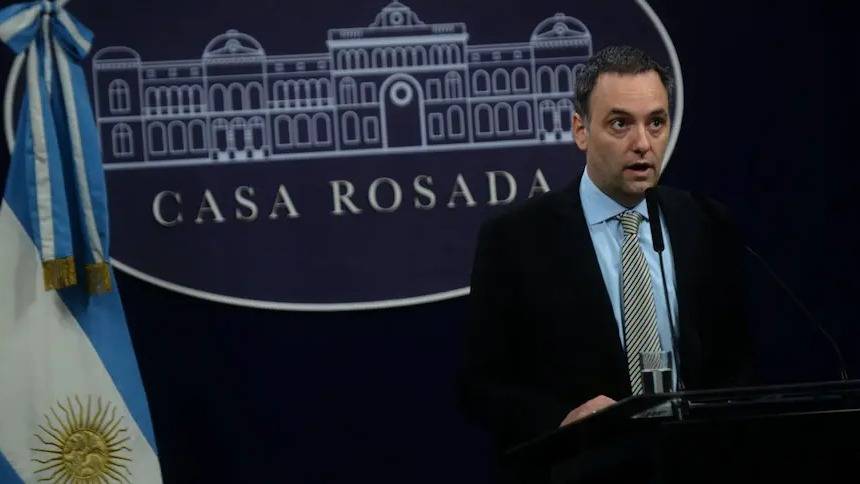 Adorni canceló su conferencia de prensa, en medio del escándalo por el crecimiento de su patrimonio