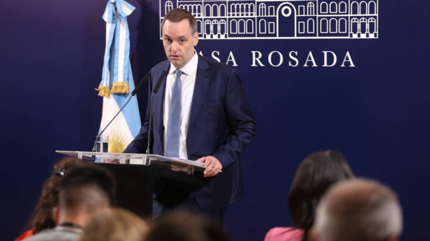 5 mil preguntas para Adorni: la oposición exige respuestas sobre su patrimonio y el viaje a Uruguay