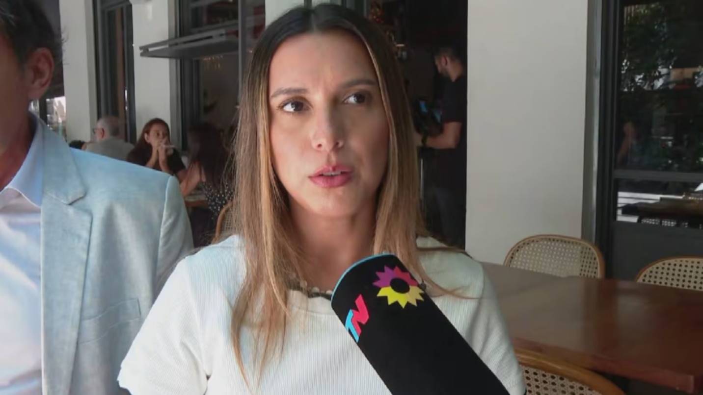 Regresa al país la abogada que estuvo tres meses con prisión domiciliaria en Brasil por racismo