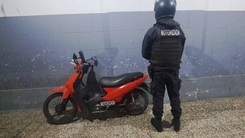Intentaron robar una moto y fueron detenidos tras una persecución policial