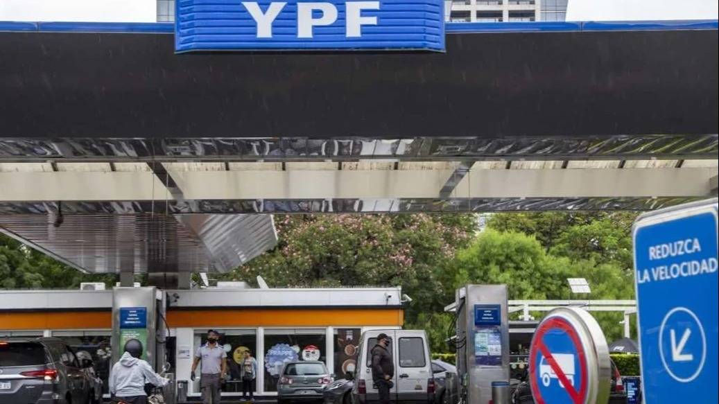 YPF no subirá la nafta por 45 días: las razones