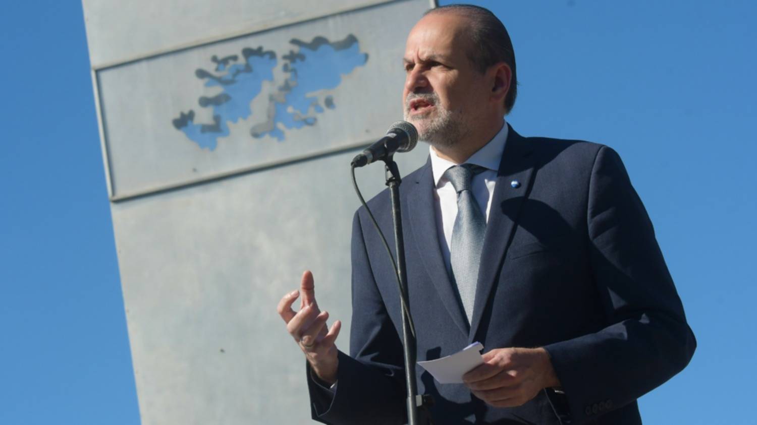 Susbielles: "Hoy se reafirma el sentimiento soberano y se agradece a quienes estuvieron en nuestras islas"