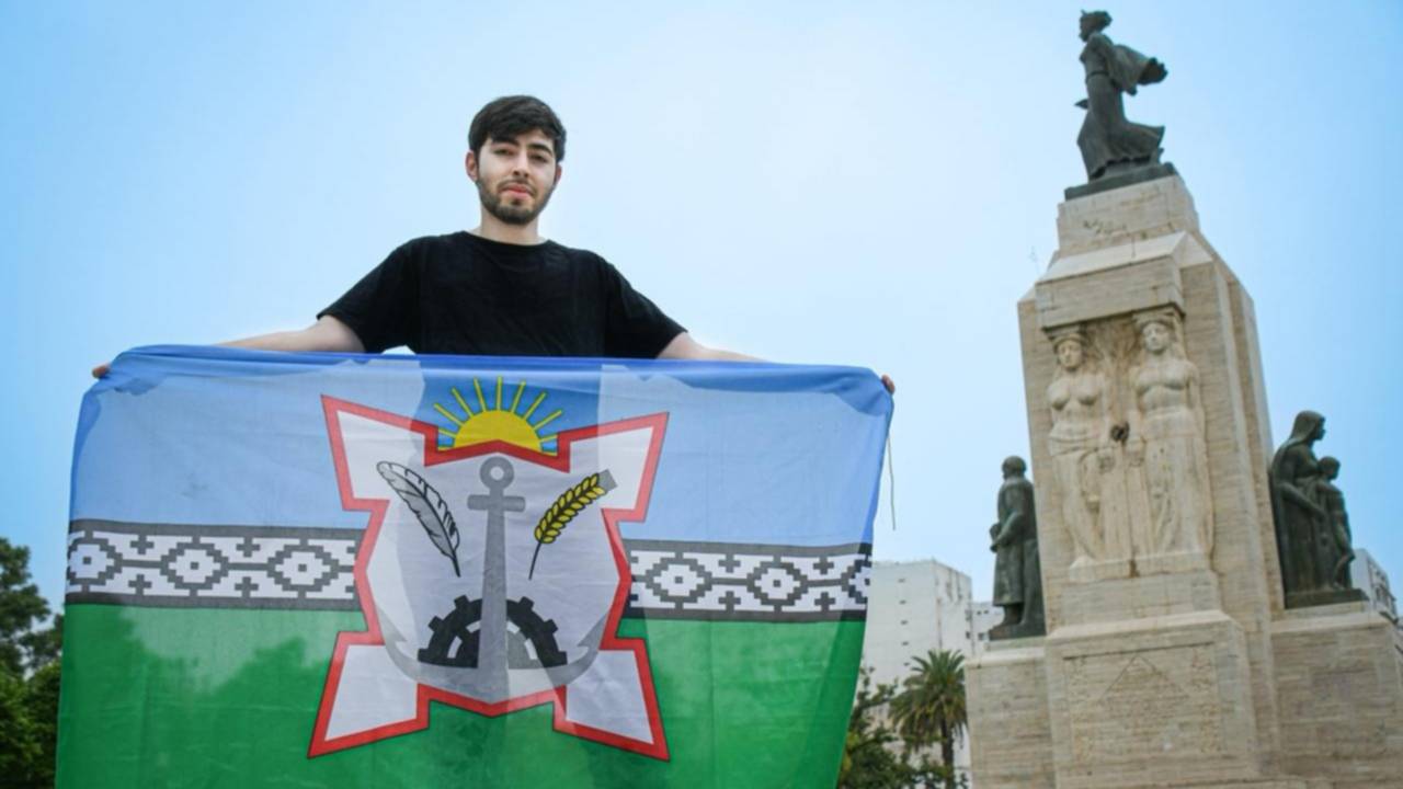 La historia del chico que, con 11 años, diseñó la bandera de Bahía Blanca