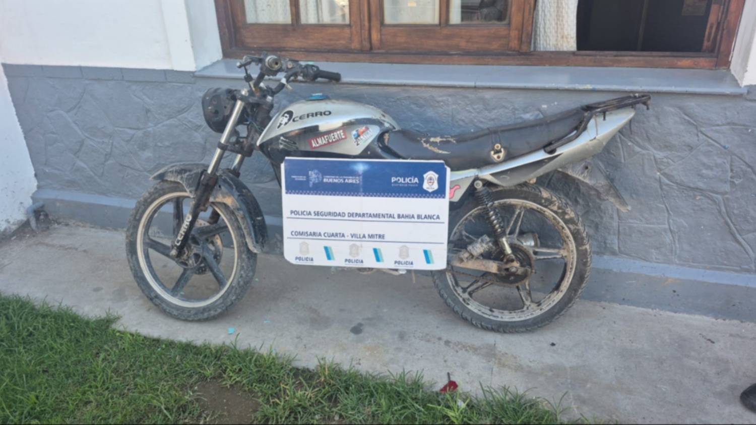Villa Hipódromo: manejaba una moto robada y sin patente, pero cayó detenido en un control