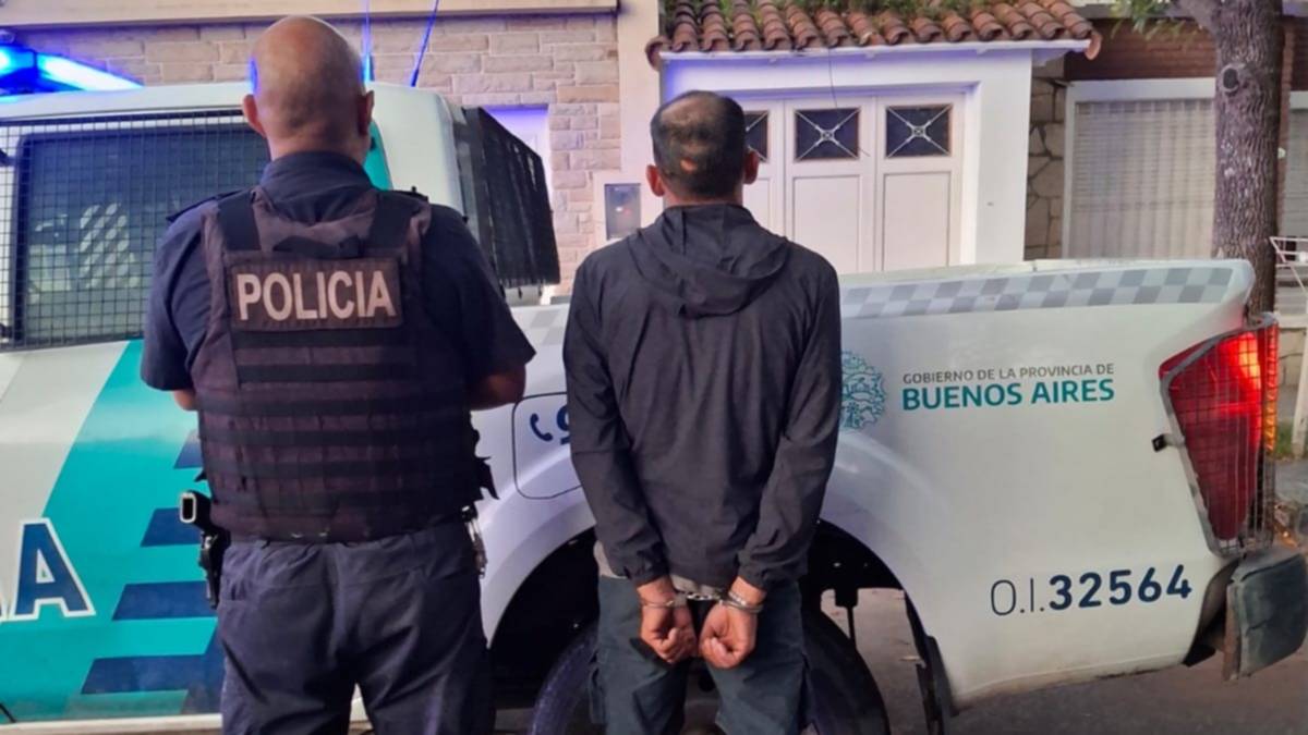 Detienen a un hombre en el macrocentro bahiense: conducía un auto robado y con documentación falsa