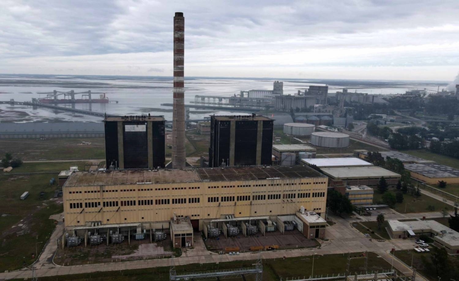 Pampa Energía busca US$ 1.500 millones para construir una planta de urea en Bahía Blanca