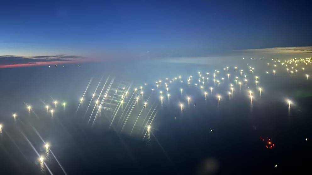 Fotos del Artemis exponen a buques chinos pescando al borde del Mar Argentino
