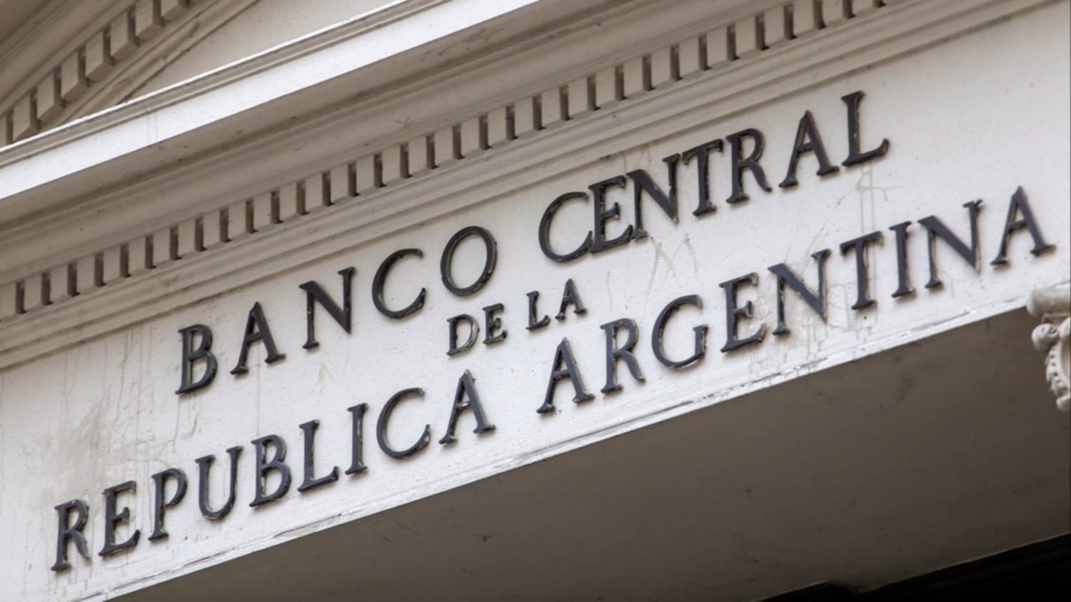 El BCRA se encamina a alcanzar el 50 % de su objetivo anual de acumulación de reservas