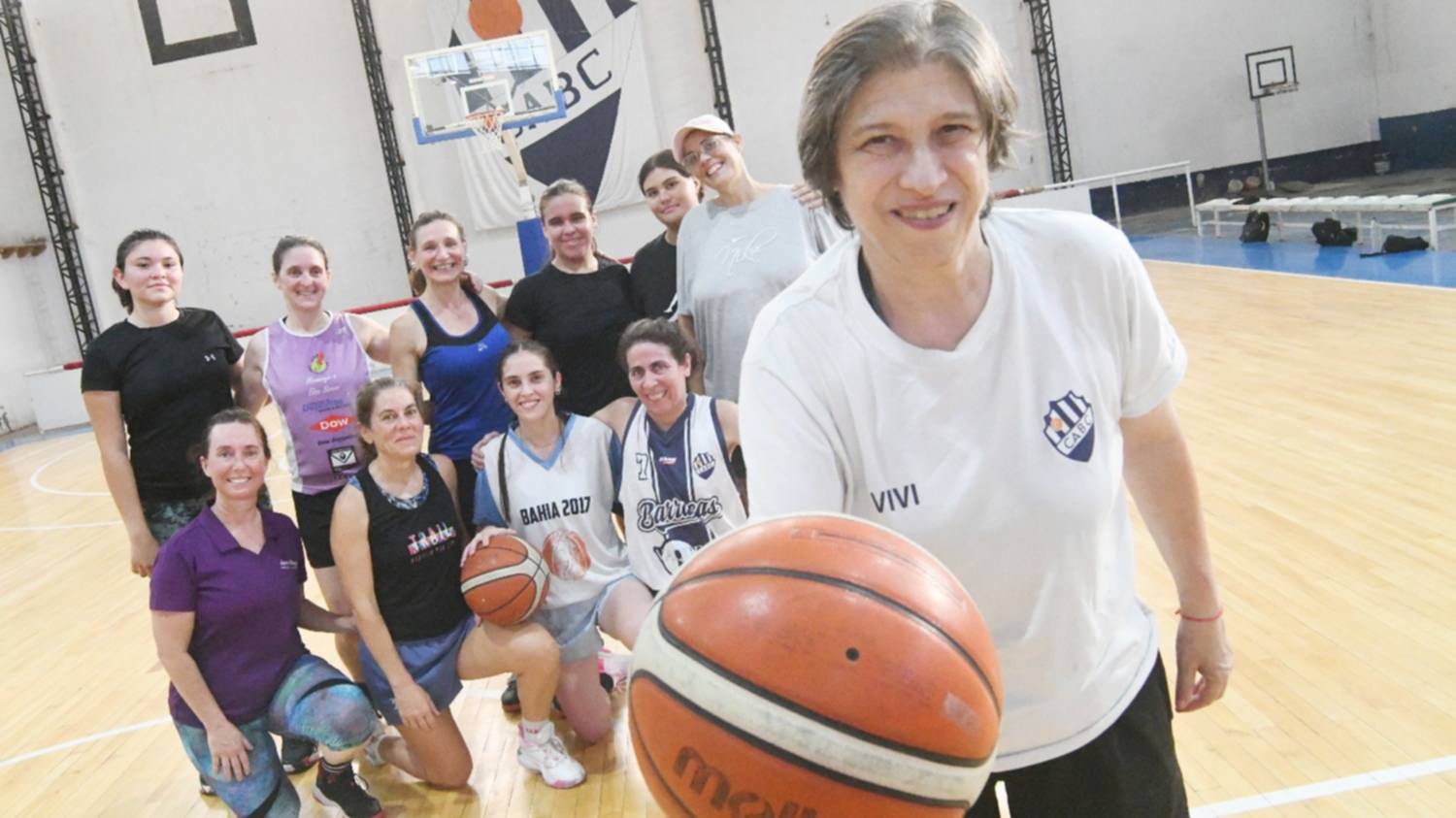 Viviana Albizu, la fuerza de la mujer que levantó el básquet femenino en Bahía