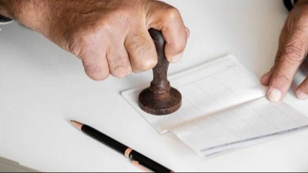 Las tasas de interés de los créditos son como las naftas: más impuestos que producto