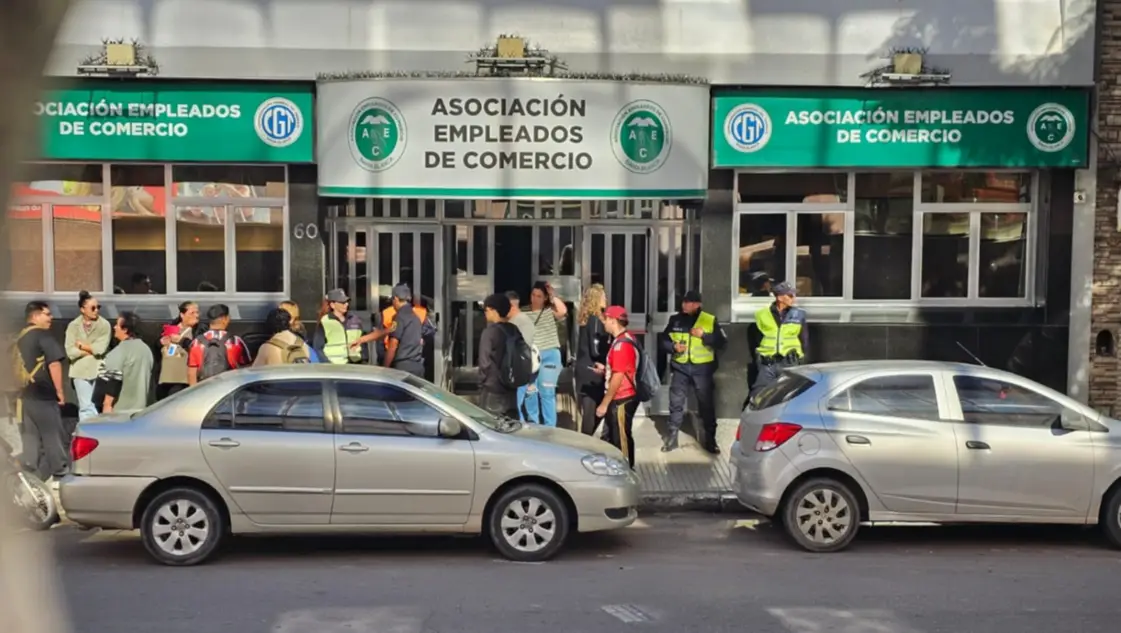 Violencia en el shopping: la Justicia allanó tres viviendas y la sede de Empleados de Comercio