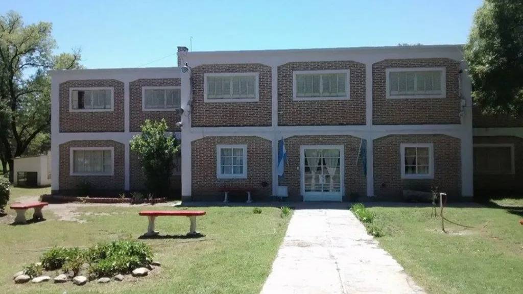 Dos facturas y confusión por una supuesta pileta "desaparecida" de una colonia municipal