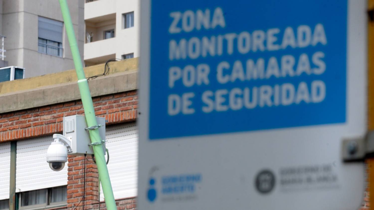 Fue filmado realizando un “pasamanos” y lo condenaron a cuatro años de cárcel