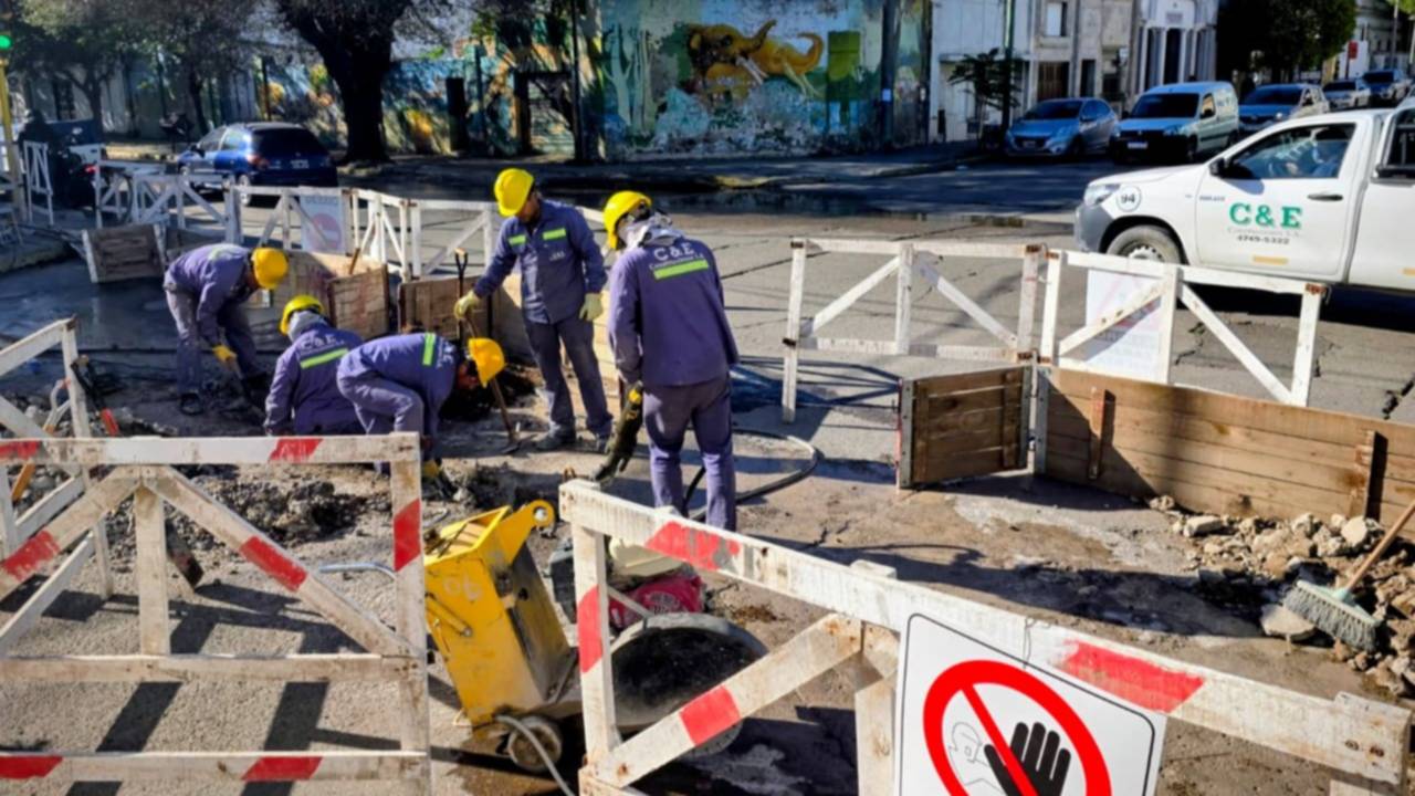 Retoman el recambio de cañerías de agua en el casco céntrico