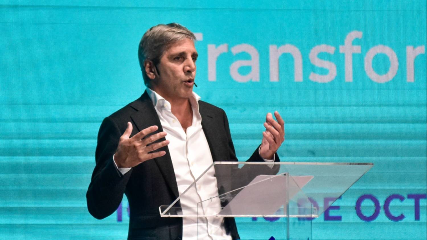 El Gobierno avanzó con una serie de medidas para flexibilizar el cepo cambiario: a quiénes alcanza 