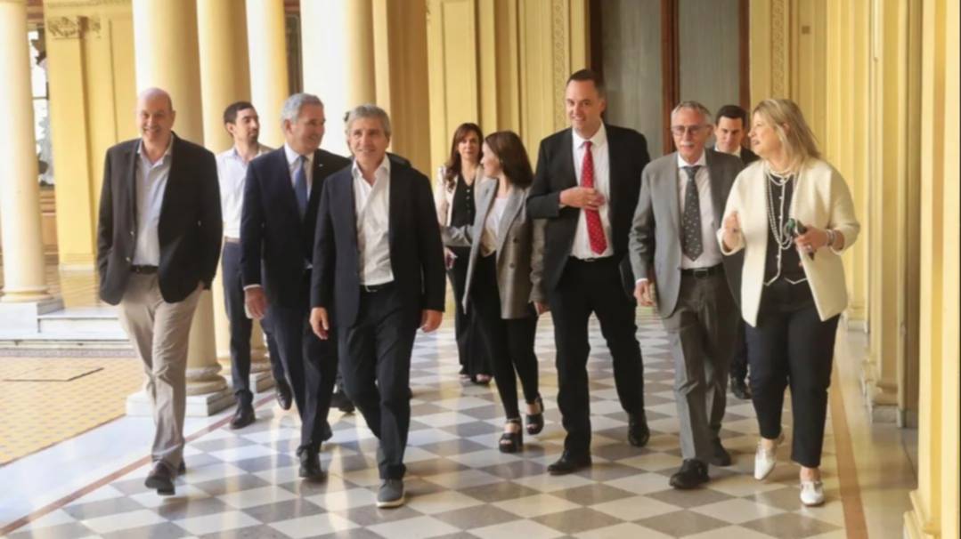 Motosierra: el gobierno recortará el presupuesto de todos los ministerios