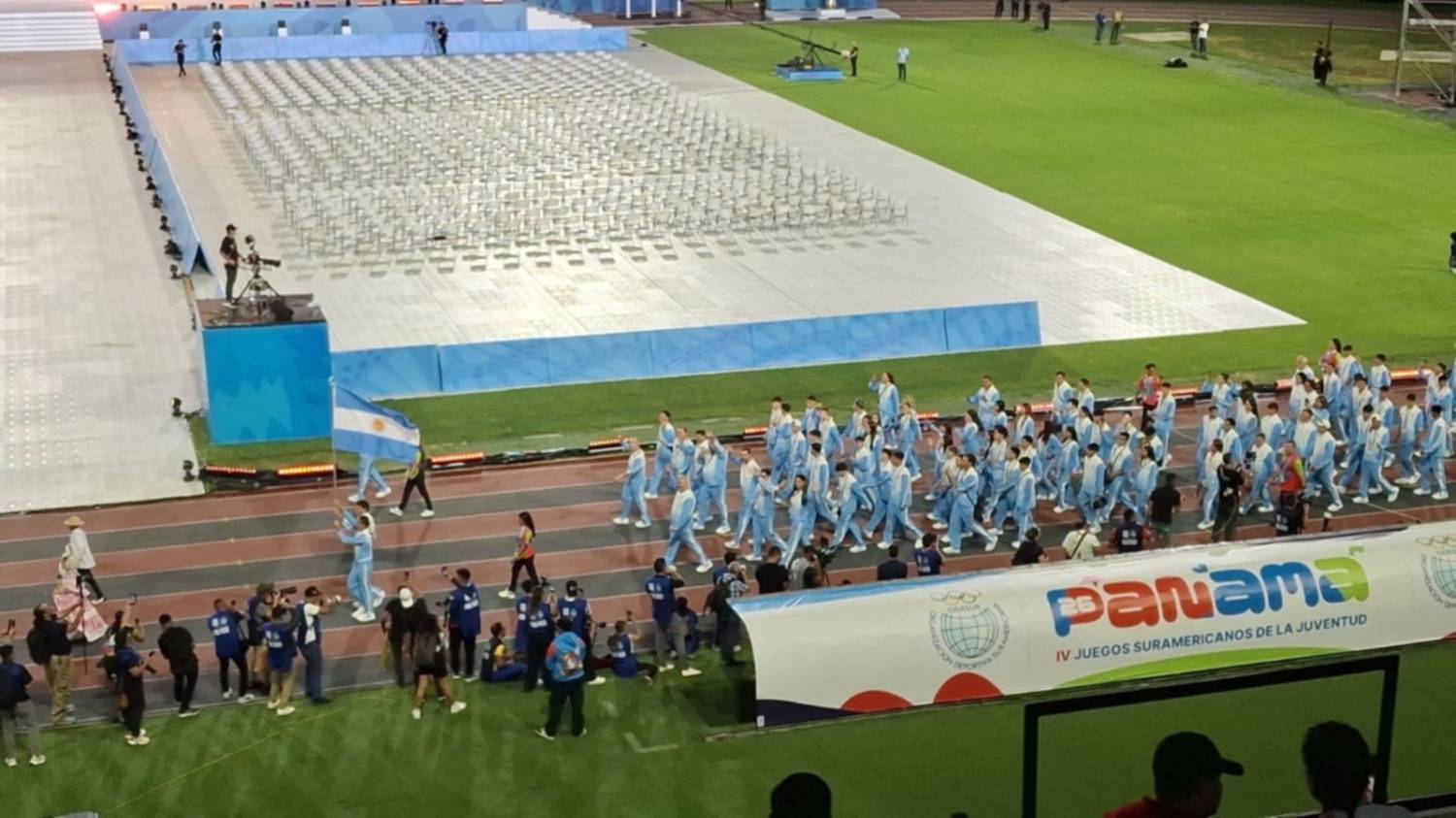 Diario de viaje, día 0: unos snacks, la bandera idolatrada y estar encima del presidente