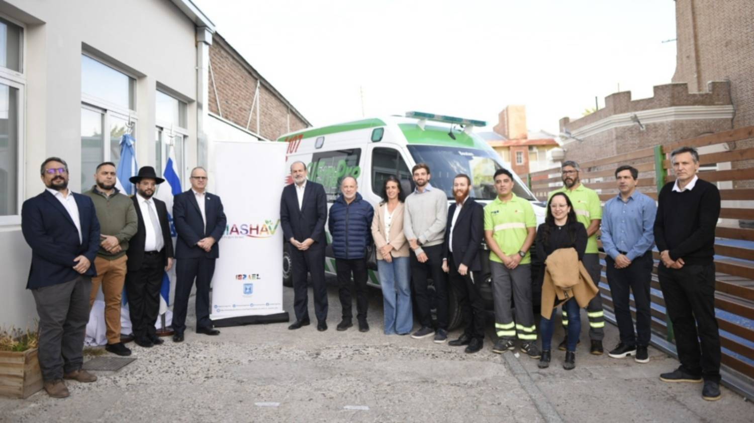 Cooperación internacional: la embajada de Israel donó una ambulancia equipada al municipio