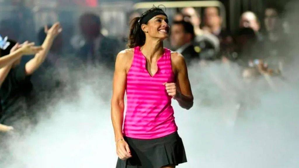 Se subió a la moto: se enamoró de Gabriela Sabatini y le mandó 500 rosas