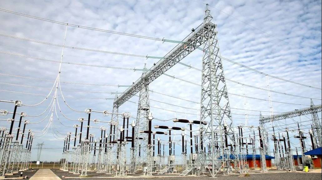 Privatización de Transener: tres empresas buscan quedarse con la principal red eléctrica del país