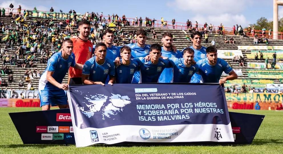 Caos y sospechas en un club de la Liga Profesional: 10 jugadores “borrados” por “bajo rendimiento” 