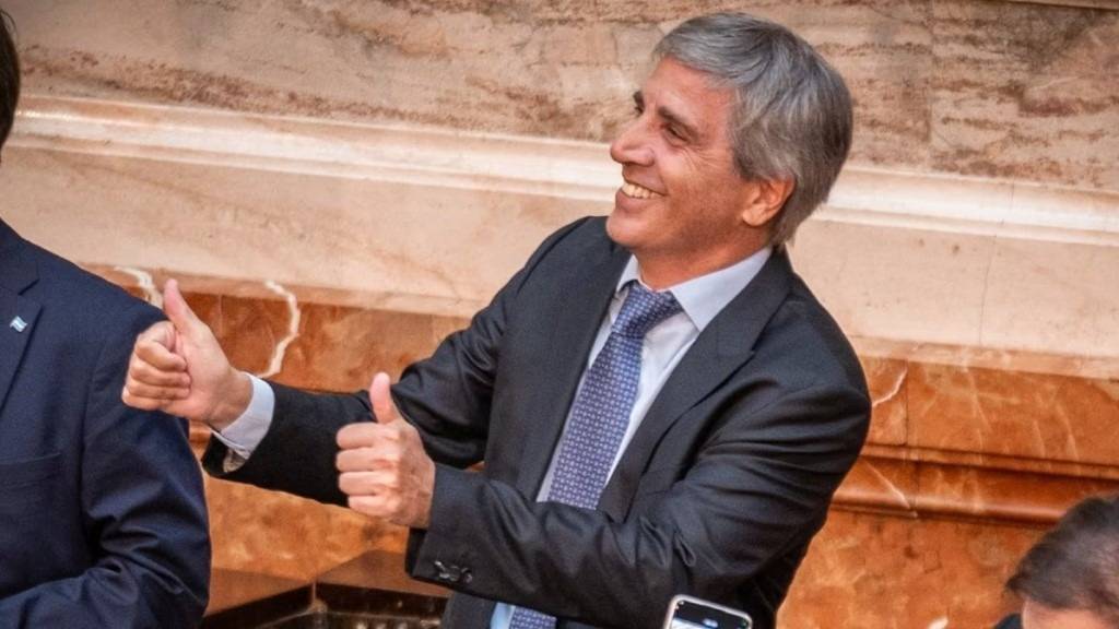 Caputo llega a Washington con el foco puesto en la negociación con el FMI