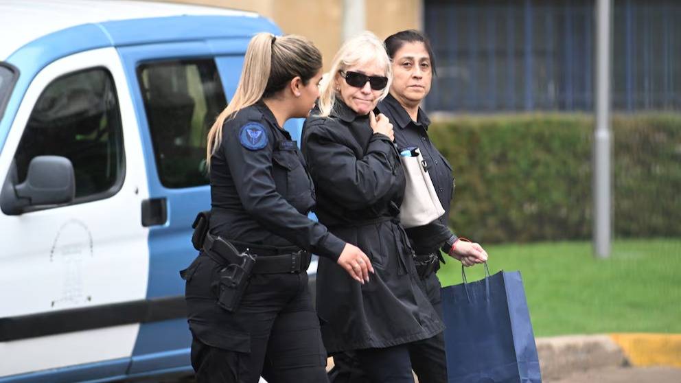 Caso Adorni: una de las jubiladas declaró que la venta del departamento de Caballito la hizo su hijo