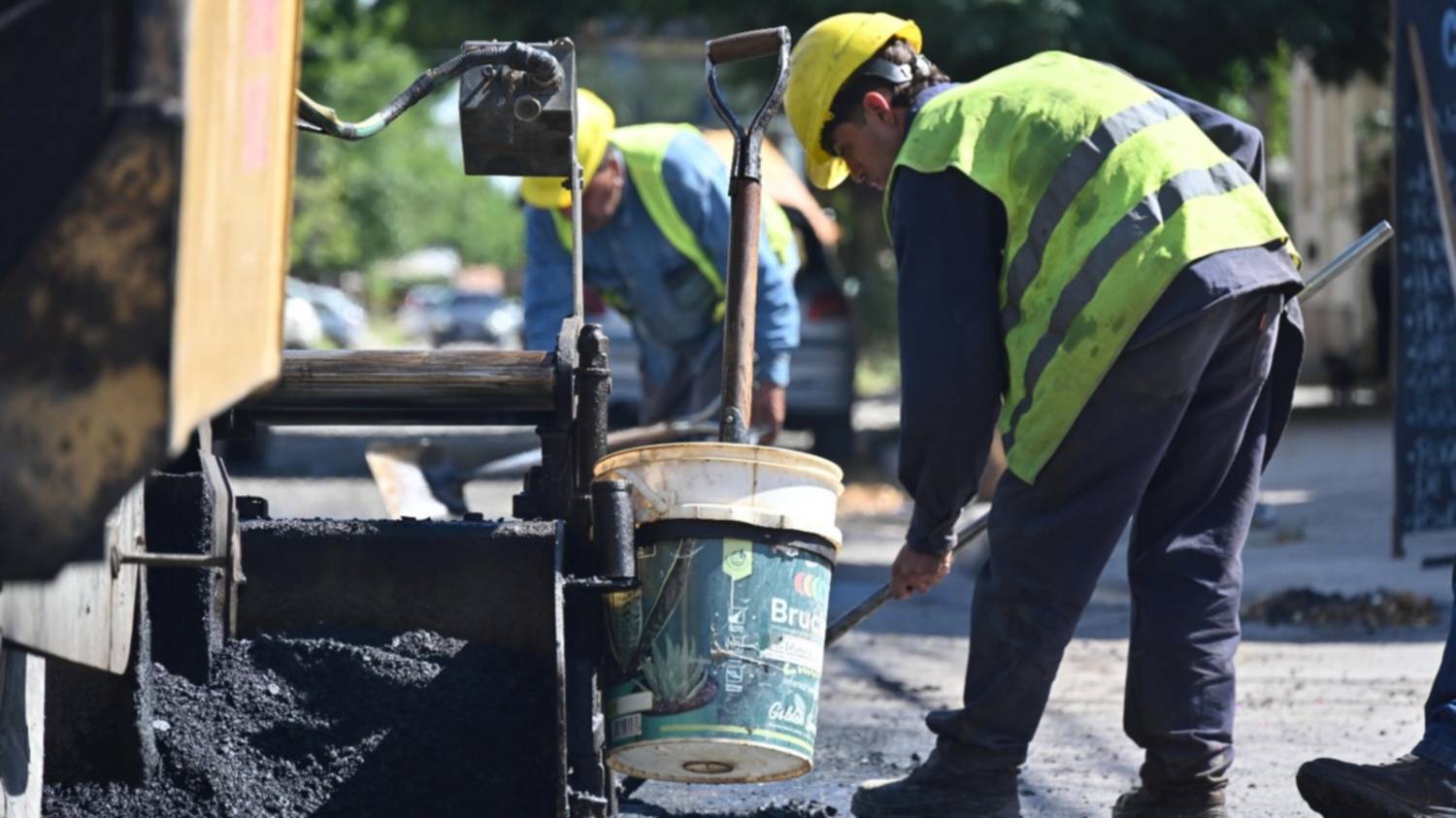 Las huellas del agua: comienzan a reparar esquinas críticas