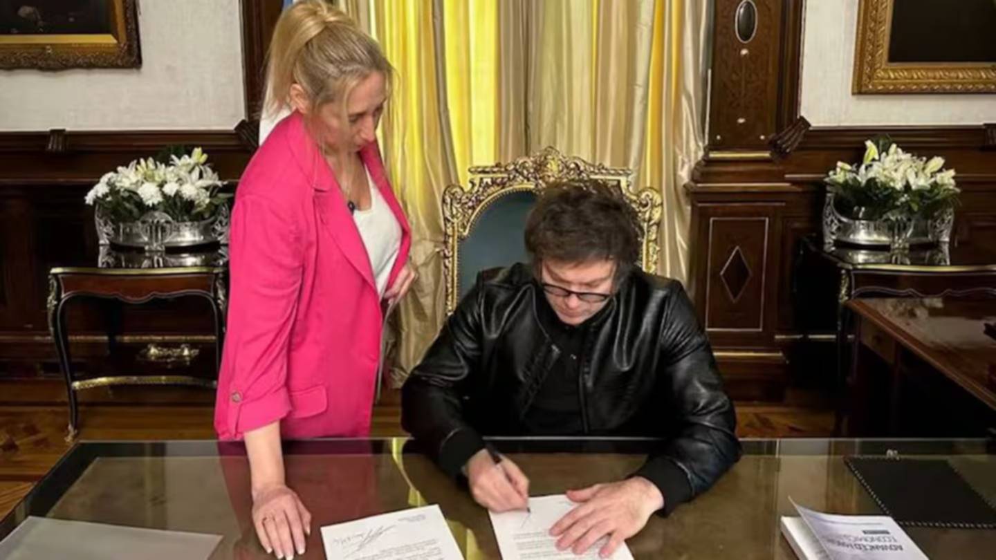 Default 2001: Milei enviará al Congreso un proyecto para pagar a los fondos que reclaman la deuda