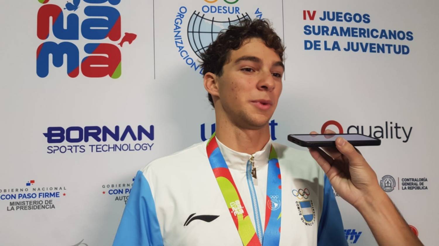 Diario de viaje, día 4: el posteo editado y la eterna espera de los abanderados