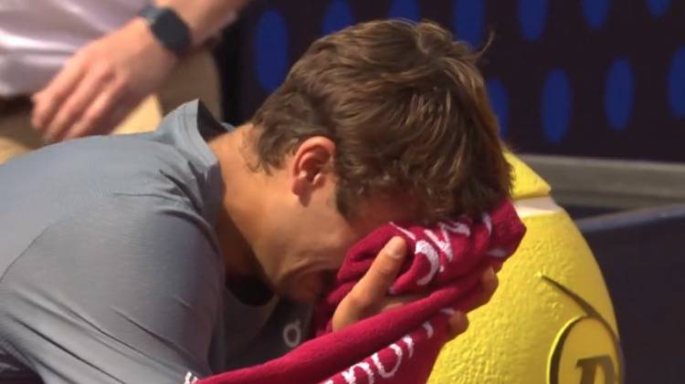 Cobolli jugó el mejor partido de su vida, eliminó al local Zverev y rompió en llanto