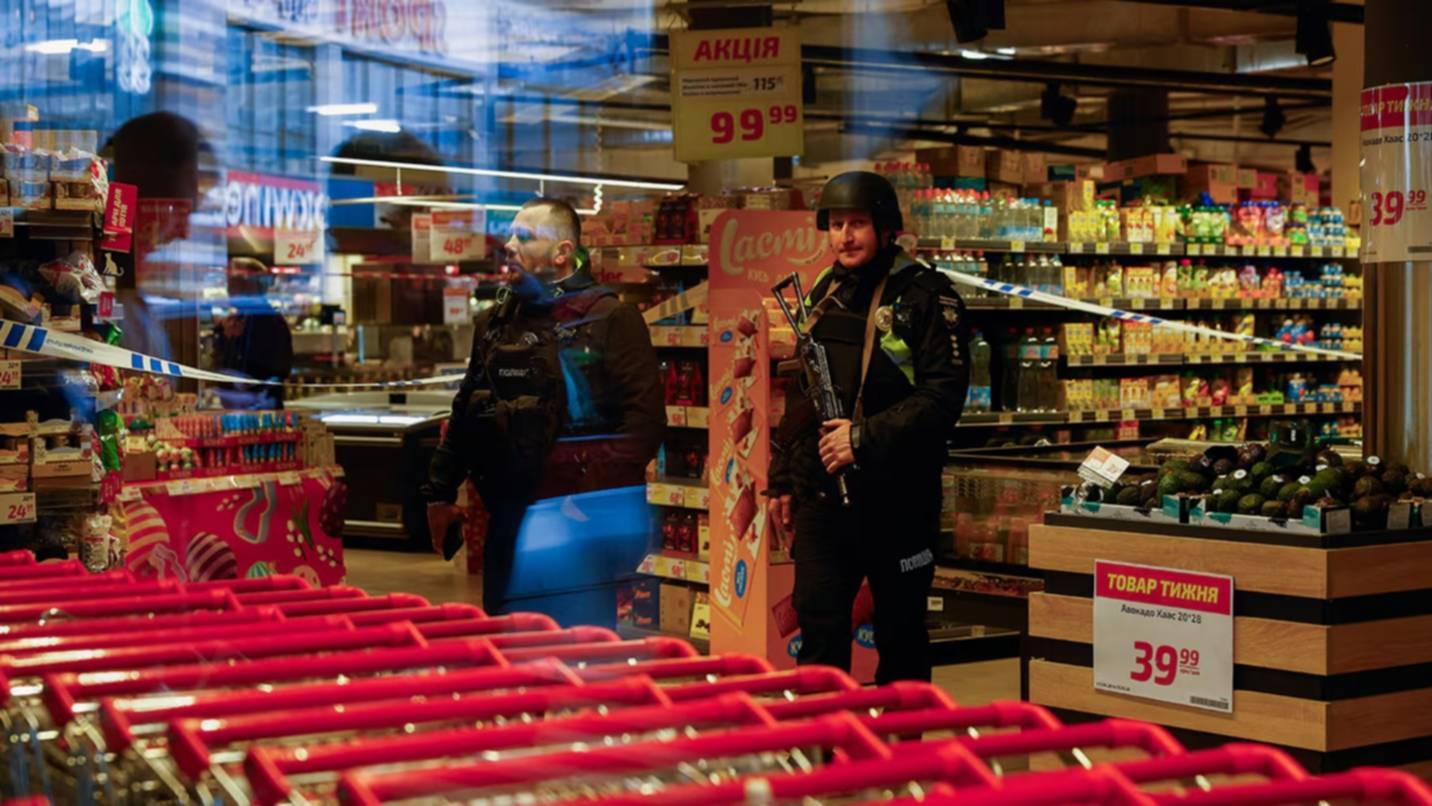 Ataque en Kiev: un hombre armado tomó rehenes en un supermercado, asesinó a seis personas y fue abatido