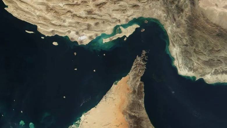 Irán amenaza con atacar a buques que se acerquen al estrecho de Ormuz