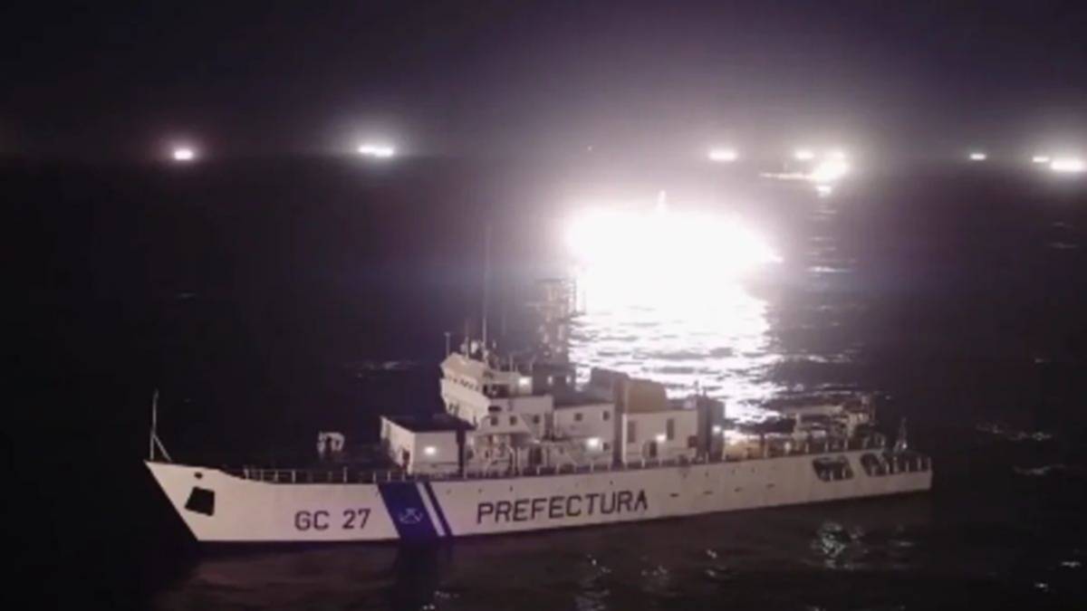 Video: Prefectura detectó a un buque de bandera portuguesa pescando ilegalmente en el Mar Argentino