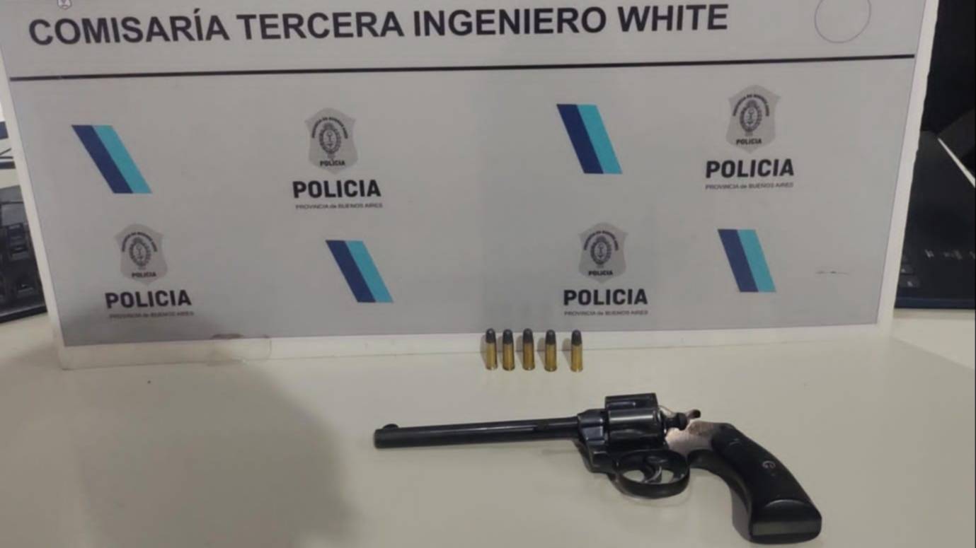 Amenazó a dos menores con un arma y terminó detenido