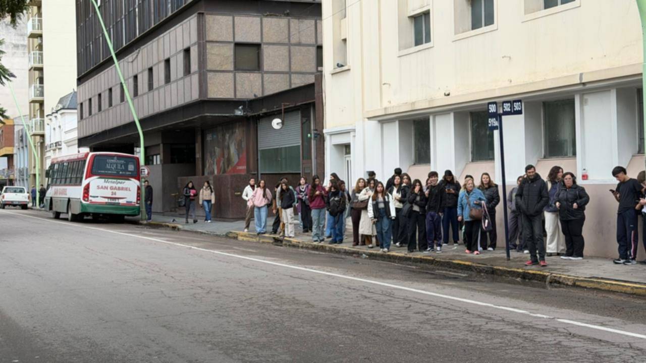 Nuevas postales urbanas de un sistema de transporte público en crisis