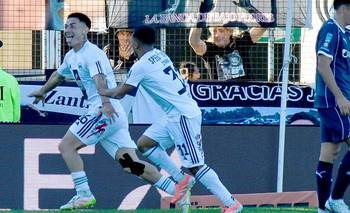 Riestra dio la sorpresa ante Independiente y ganó su primer partido en el Apertura