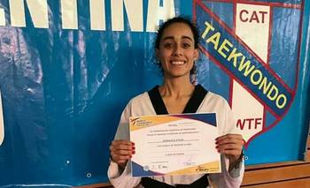 Fue campeona de taekwondo, está embarazada, tiene un tumor y necesita una operación en la columna