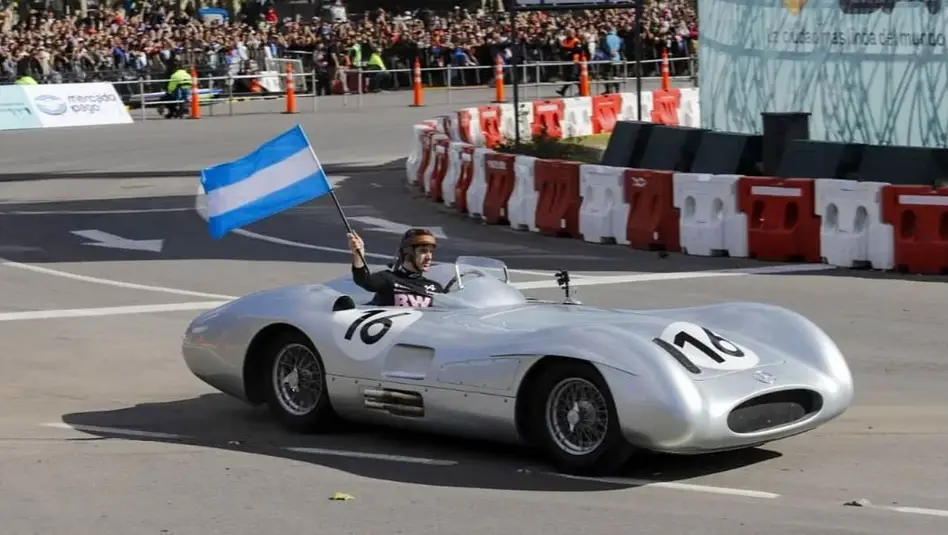 Pura pasión: Franco Colapinto cerró con el Lotus en llamas su Road Show en Buenos Aires
