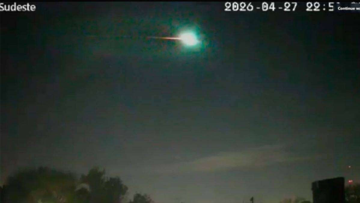 Sorpresa en Buenos Aires: una luz brillante cruzó el cielo en plena noche y quedó filmada