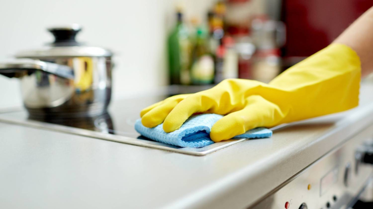 Acuerdan nuevos aumentos para trabajadoras de casas particulares