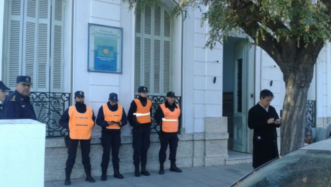 "Es incapaz de hacer algo así", asegura el hermano de la chica detenida"Es incapaz de hacer algo así", asegura el hermano de la chica detenida "Es incapaz de hacer algo así", asegura el hermano de la chica detenida"Es incapaz de hacer algo así", asegura el hermano de la chica detenida